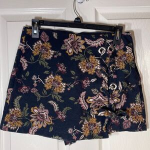 Stradivarius floral mini skort size 8